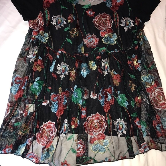 Cha Cha Vente Sheer Floral Embroidered Gathered Back Black Tee Med - Picture 3 of 7